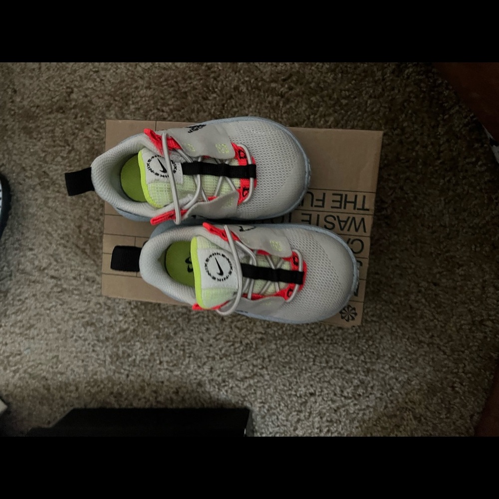 Kids Nike size 5
